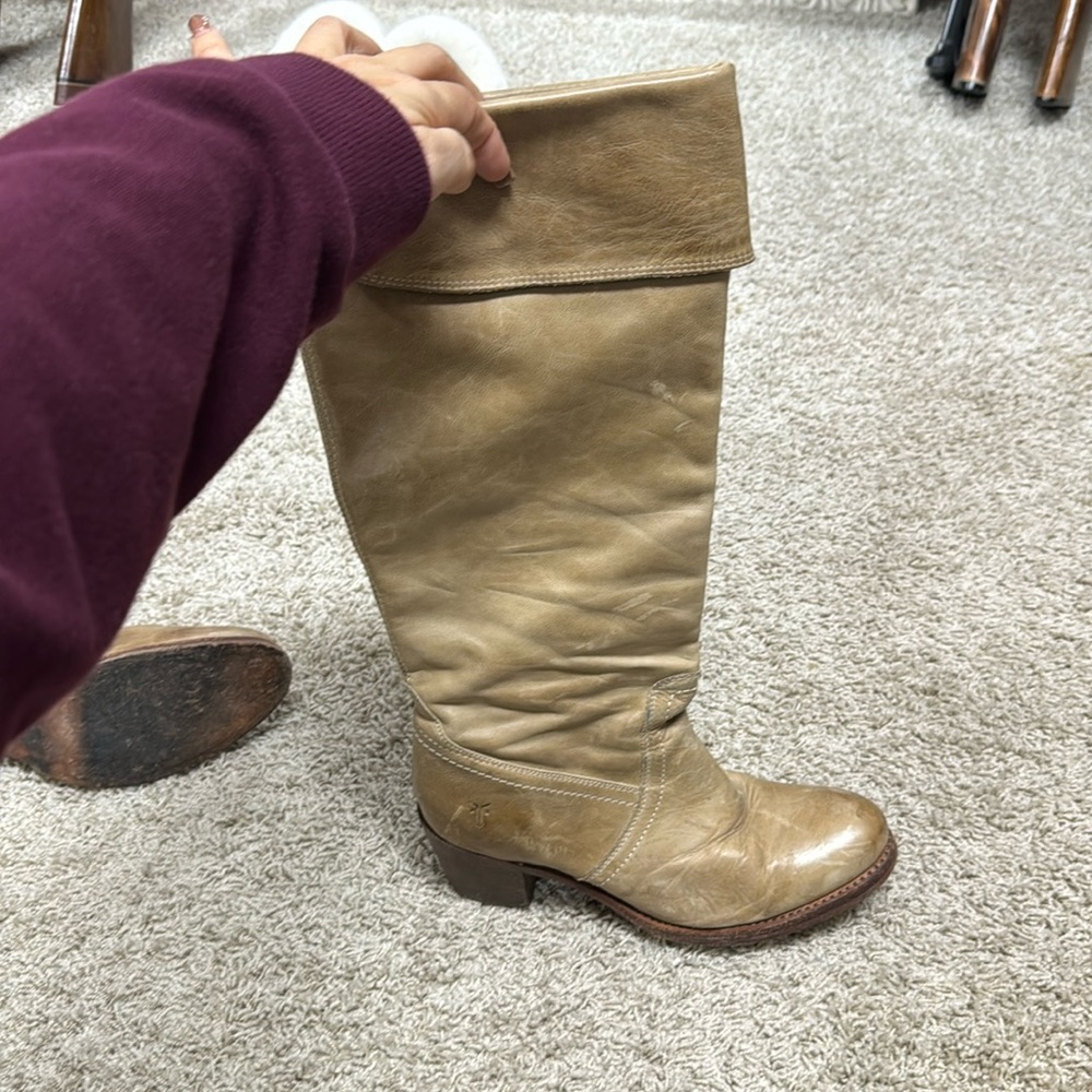 Frye women’s Jane tall cuff in taupe size 7- fits like 7 1/2